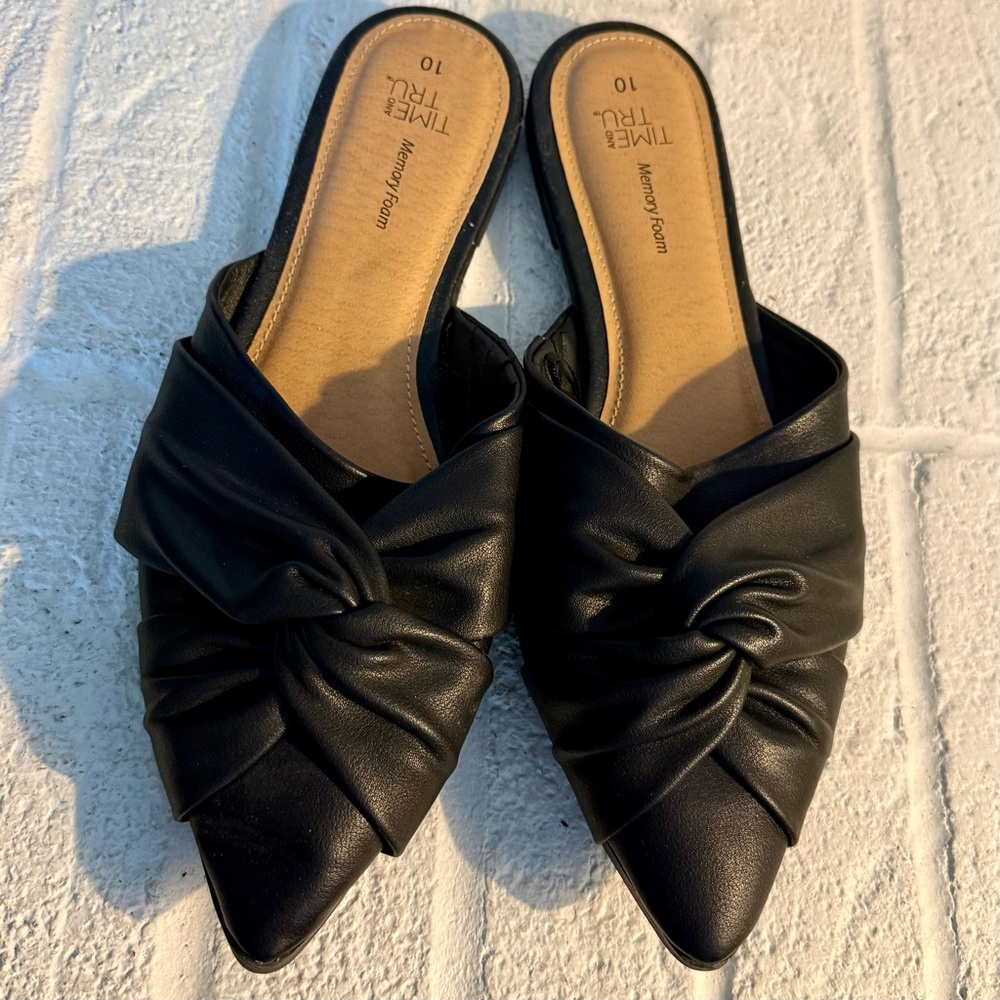 Time and Tru Black Knotted Slip-On Sandals